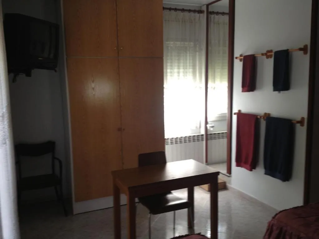 Guest house Hostal Porta De Ferro Sant Boi de Llobregat