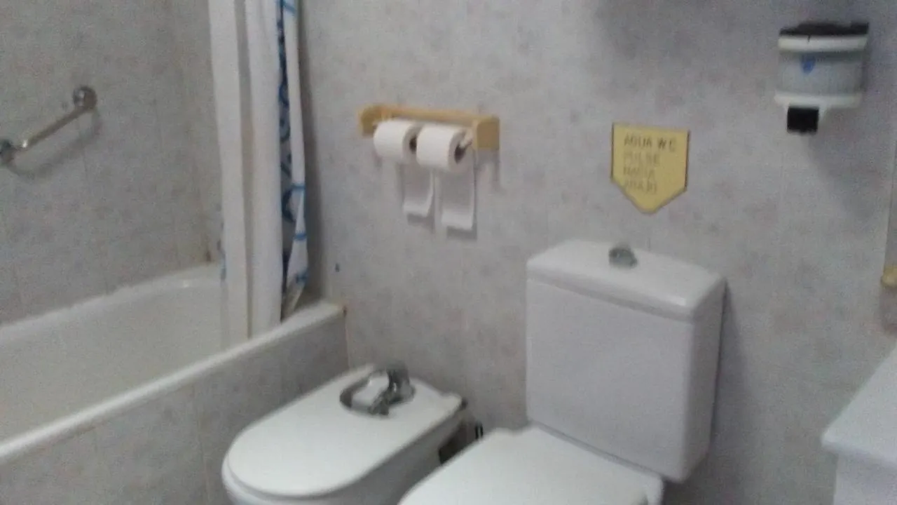 Hostal Porta De Ferro Sant Boi de Llobregat 2*,  Spain