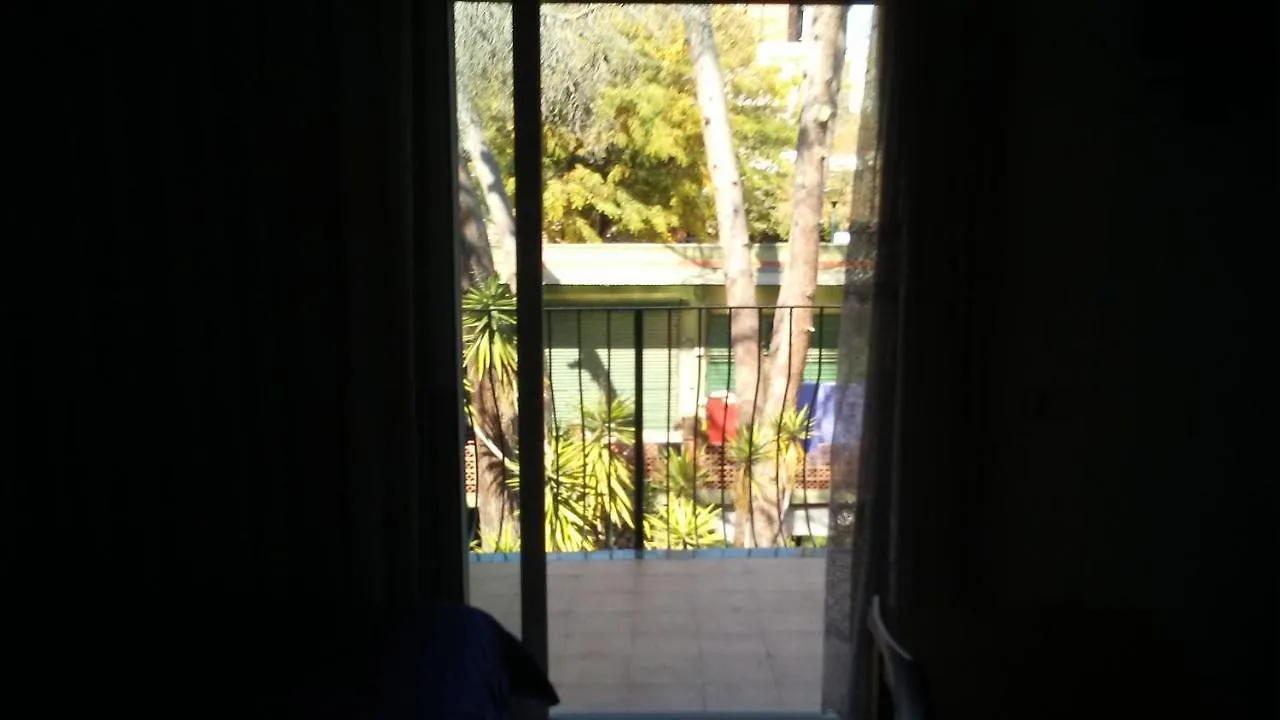 Hostal Porta De Ferro Sant Boi de Llobregat 2*,